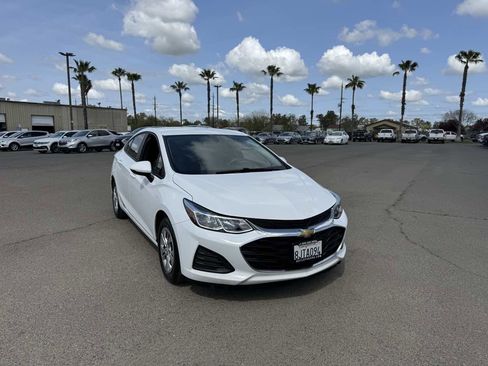 Used 2019 Chevrolet Cruze LS image 3