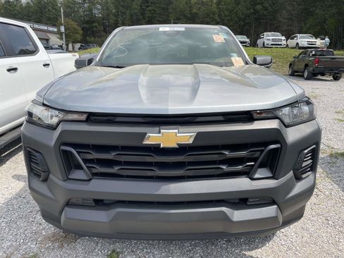 Used 2024 Chevrolet Colorado W/T image 2