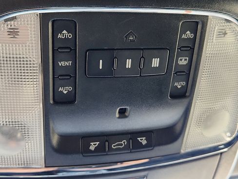 Used 2017 Jeep Grand Cherokee Limited w/ Luxury Group II RWD image 15