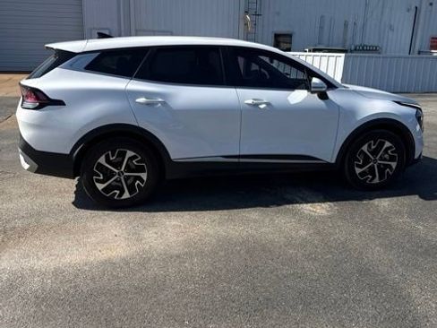 Used 2024 Kia Sportage EX FWD image 2