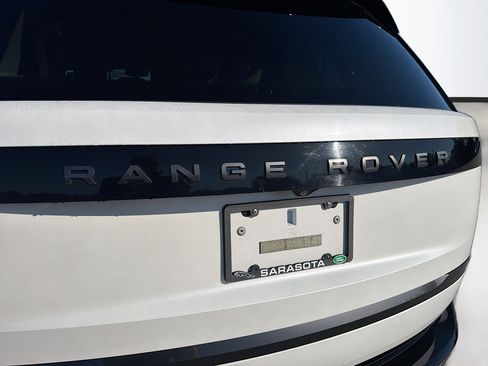 Used 2024 Land Rover Range Rover Long Wheelbase SE image 11