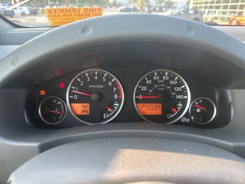 Used 2010 Nissan Frontier LE w/ LE Value Truck Pkg AWD/4WD image 17