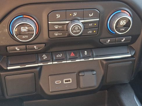 Used 2022 Chevrolet Silverado 1500 LT Trail Boss w/ Bed Protection Package AWD/4WD image 16