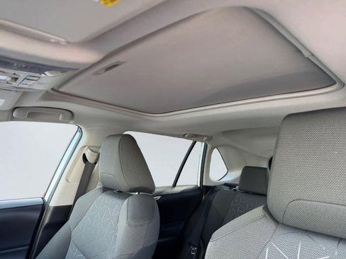 Used 2021 Toyota RAV4 XLE image 9