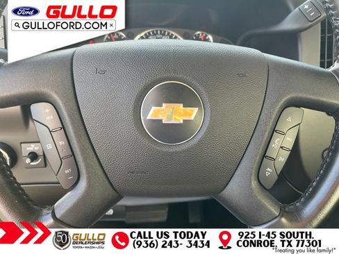 Used 2022 Chevrolet Express 3500 w/ Driver Convenience Package RWD image 17
