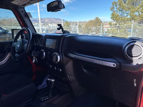 Used 2015 Jeep Wrangler Unlimited Sahara w/ Connectivity Group image 32