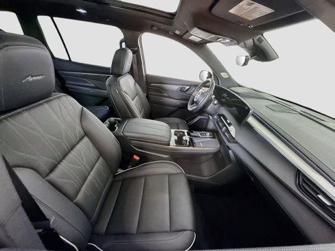 Used 2026 Buick Enclave Avenir w/ Super Cruise Package AWD/4WD image 23