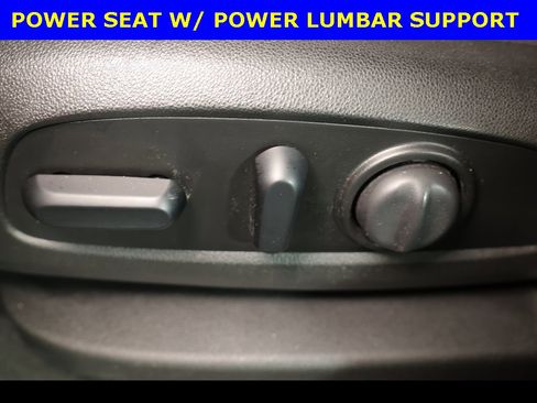 Used 2018 Chevrolet Equinox LT image 3