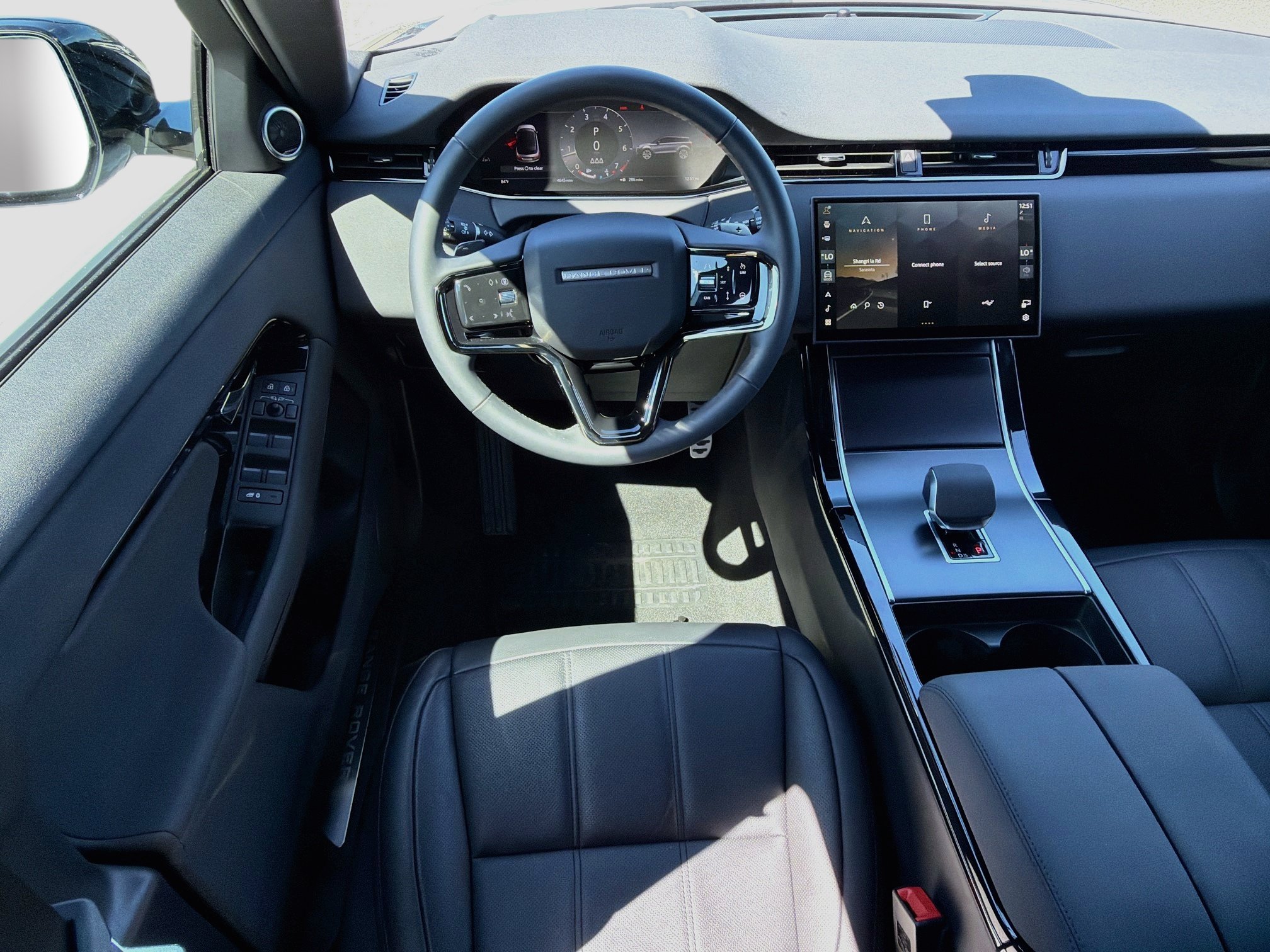 Used 2026 Land Rover Range Rover Evoque Dynamic SE AWD/4WD image 16