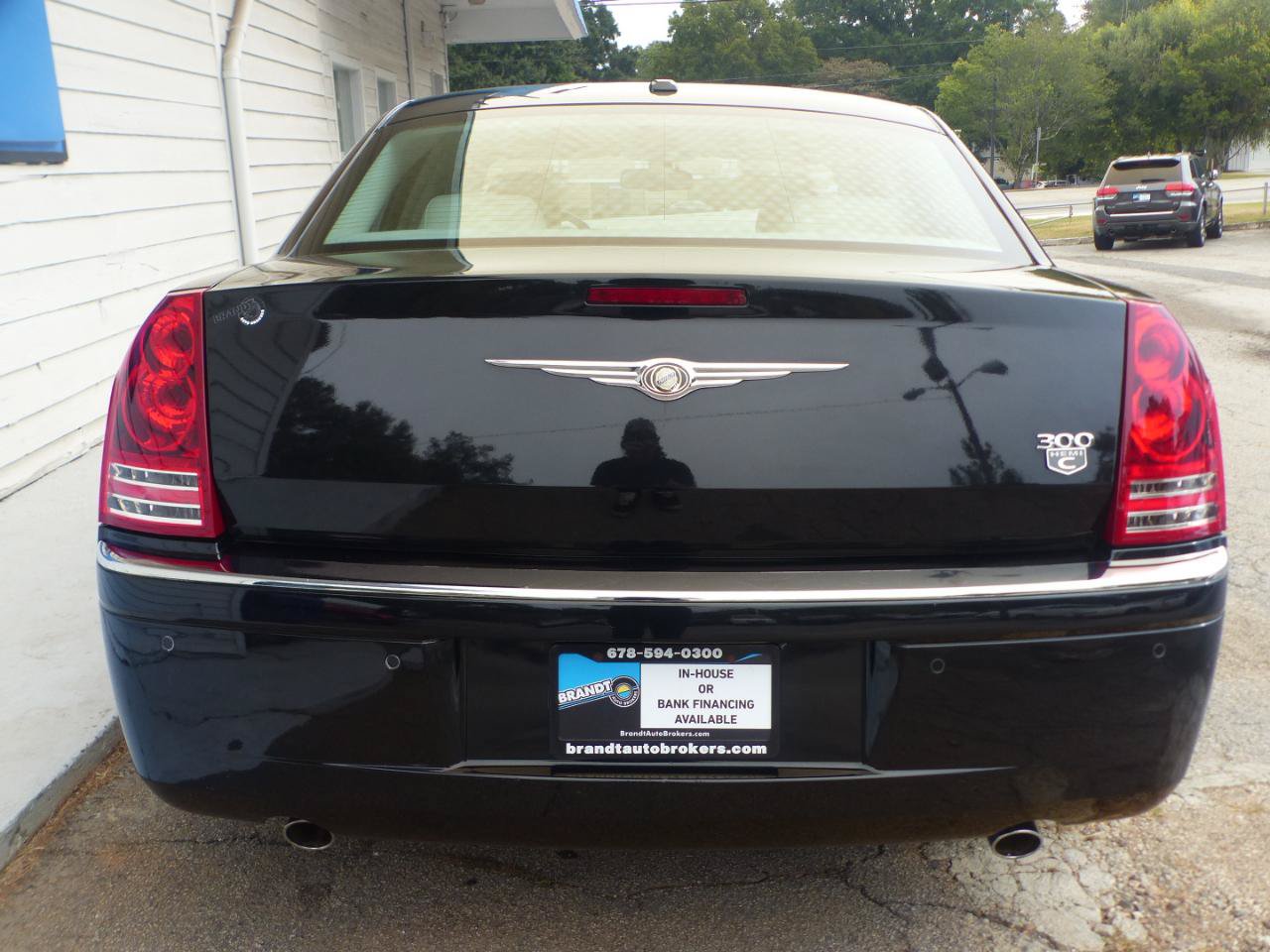 Used 2009 Chrysler 300 C w/ Protection Group II RWD image 7
