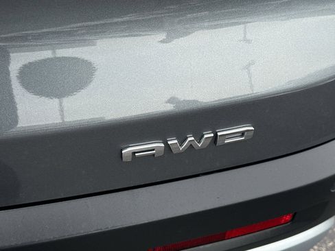 Certified 2022 GMC Acadia SLT w/ Preferred Package image 9