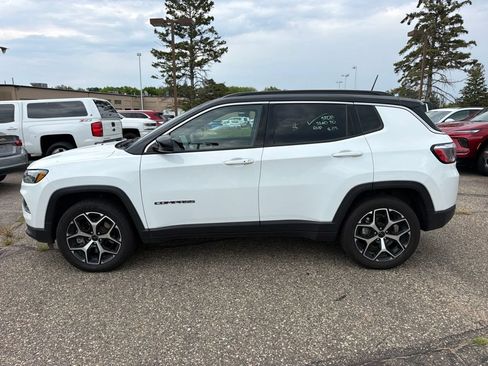 Used 2025 Jeep Compass Limited AWD/4WD image 8