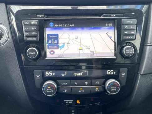 Used 2017 Nissan Rogue SV w/ SV Premium Package AWD/4WD image 16