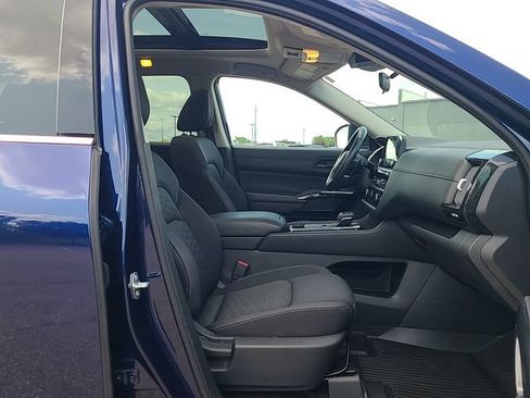 Used 2023 Nissan Pathfinder SV w/ SV Premium Package AWD/4WD image 30