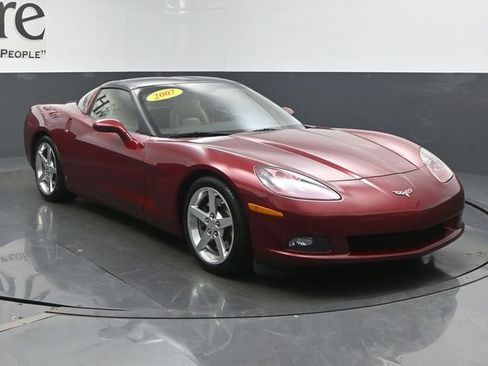 Used 2007 Chevrolet Corvette Coupe w/ Preferred Equipment Group RWD image 1