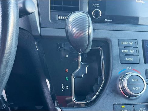 Used 2020 Toyota Sienna SE w/ Carpet Mat Package image 16