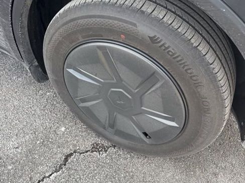 Used 2026 Tesla Model Y 2WD image 8