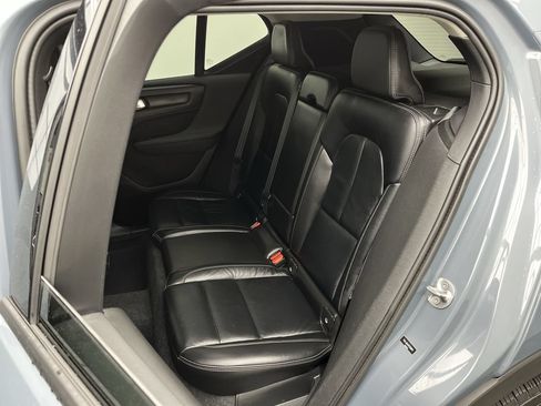 Used 2023 Volvo XC40 B5 Core AWD/4WD image 11