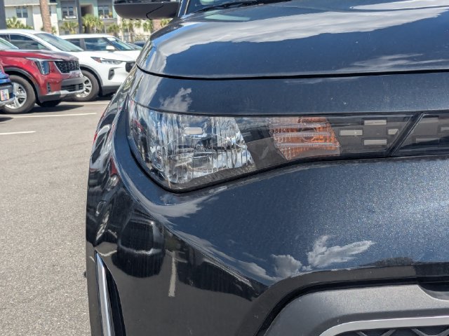 Used 2025 Kia Soul LX w/ LX Technology Package FWD image 9