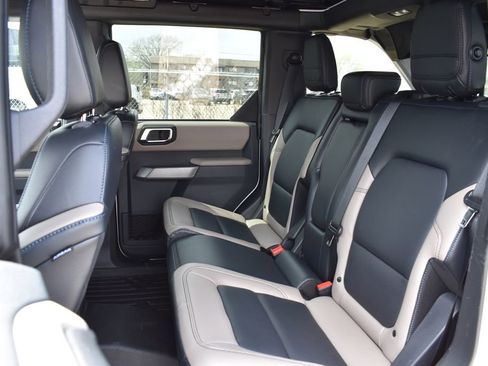 Used 2023 Ford Bronco Wildtrak image 8