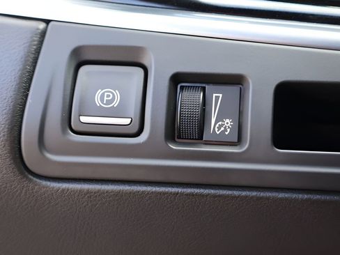 Used 2025 Cadillac XT6 Premium Luxury image 22