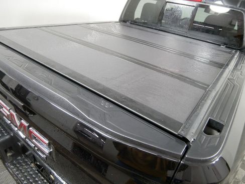 Used 2023 GMC Canyon Denali image 5