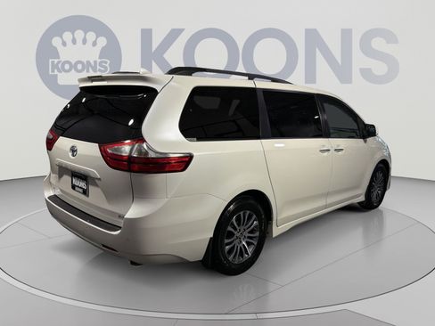 Used 2018 Toyota Sienna XLE Premium FWD image 7