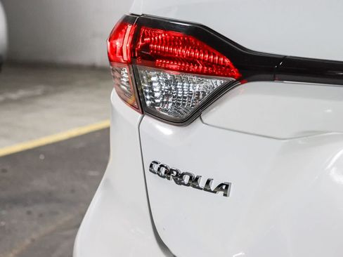 Certified 2024 Toyota Corolla SE w/ SE Premium Package FWD image 11