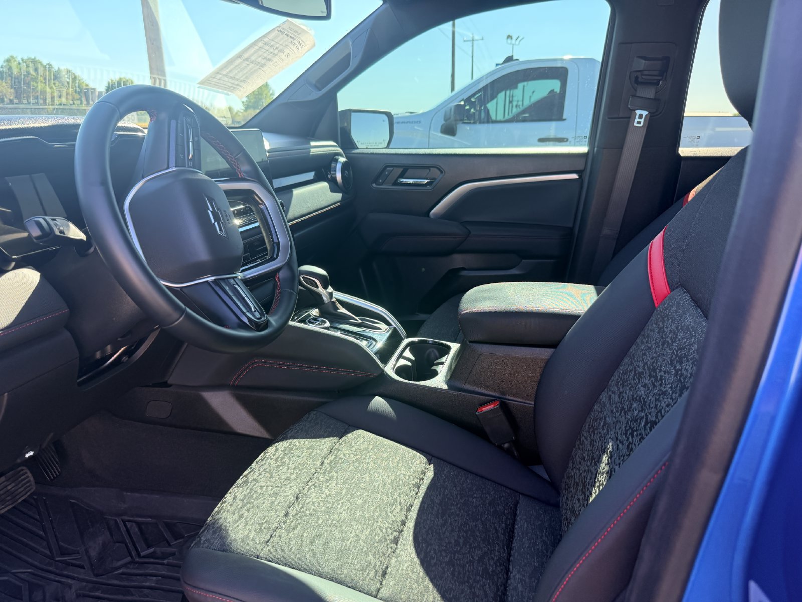Used 2024 Chevrolet Colorado Z71 w/ Z71 Convenience Package 2 AWD/4WD image 8