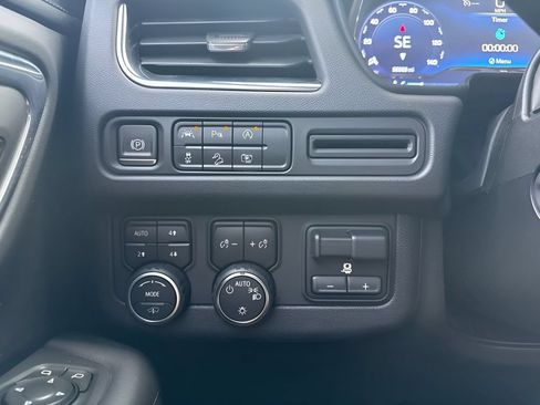 Used 2023 Chevrolet Tahoe Z71 w/ Z71 Off-Road Package AWD/4WD image 27