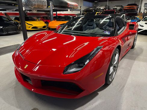 Used 2018 Ferrari 488 Spider image 11