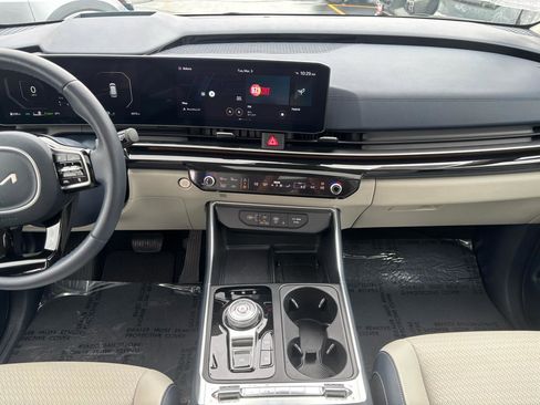 Used 2025 Kia Carnival SX Prestige image 13