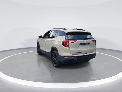 Used 2023 GMC Terrain SLT w/ Tech Package FWD image 9