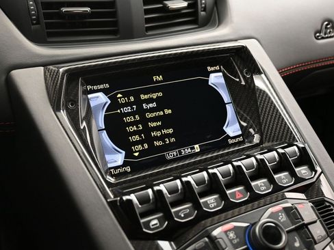 Used 2019 Lamborghini Aventador S image 21