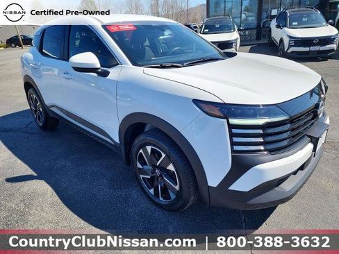 Certified 2025 Nissan Kicks SV image 2