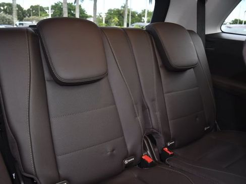 Used 2023 Mercedes-Benz GLS 450 4MATIC image 28