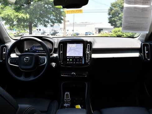 Certified 2026 Volvo XC40 B5 Plus AWD/4WD image 19