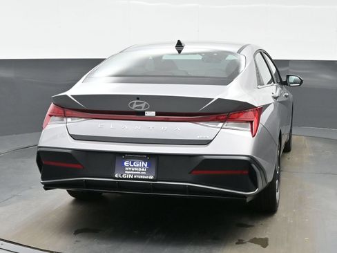 Used 2025 Hyundai Elantra Limited FWD image 5