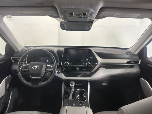 Used 2021 Toyota Highlander XLE AWD/4WD image 21