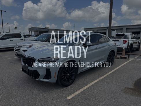 Used 2025 BMW X4 xDrive30i w/ Premium Package AWD/4WD image 2