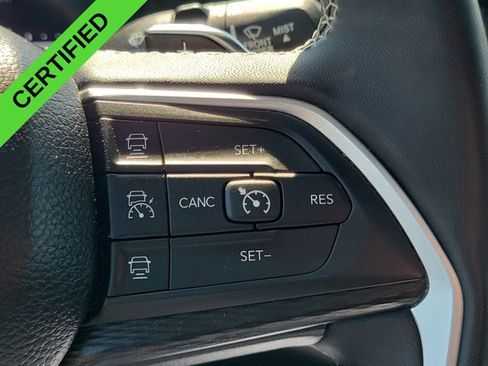 Used 2023 Jeep Grand Cherokee Laredo AWD/4WD image 14
