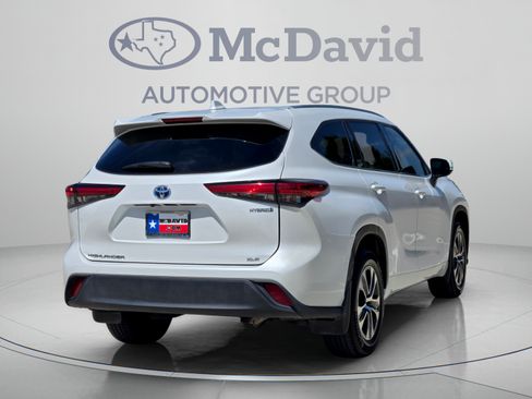 Used 2022 Toyota Highlander XLE FWD image 6
