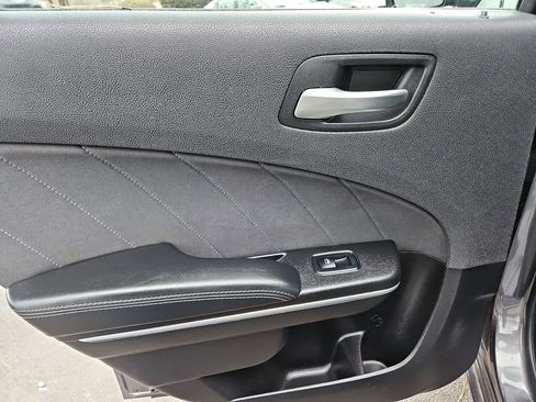 Used 2019 Dodge Charger SXT image 25