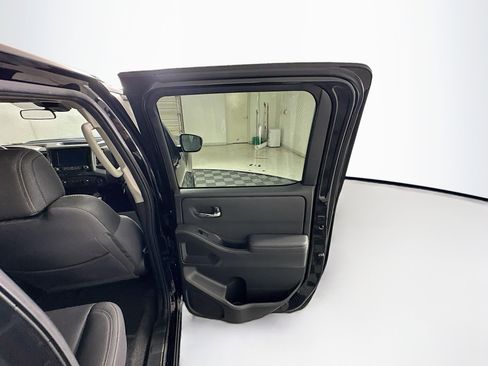 Used 2024 Nissan Frontier SV RWD image 28