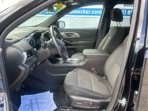 Used 2022 Chevrolet Traverse LT image 25