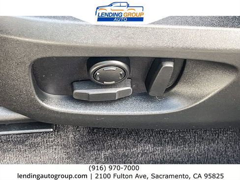 Used 2018 Land Rover Discovery Sport SE image 19