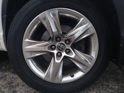 Used 2018 Toyota Highlander Limited AWD/4WD image 2