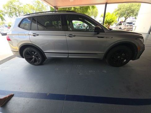 Used 2024 Volkswagen Tiguan SE R-Line AWD/4WD image 4