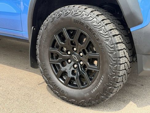 Used 2025 Chevrolet Colorado Trail Boss AWD/4WD image 28