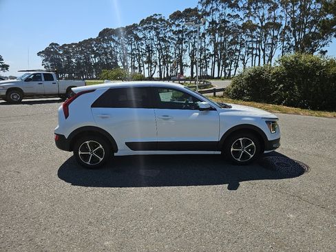 New 2026 Kia Niro LX FWD image 7